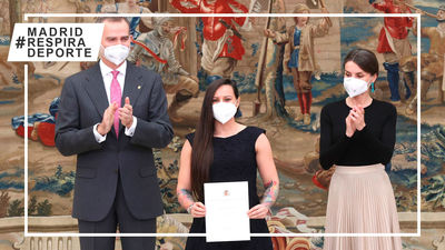 Los Reyes entregan a la boxeadora madrileña Joana Pastrana el Premio Nacional del Deporte