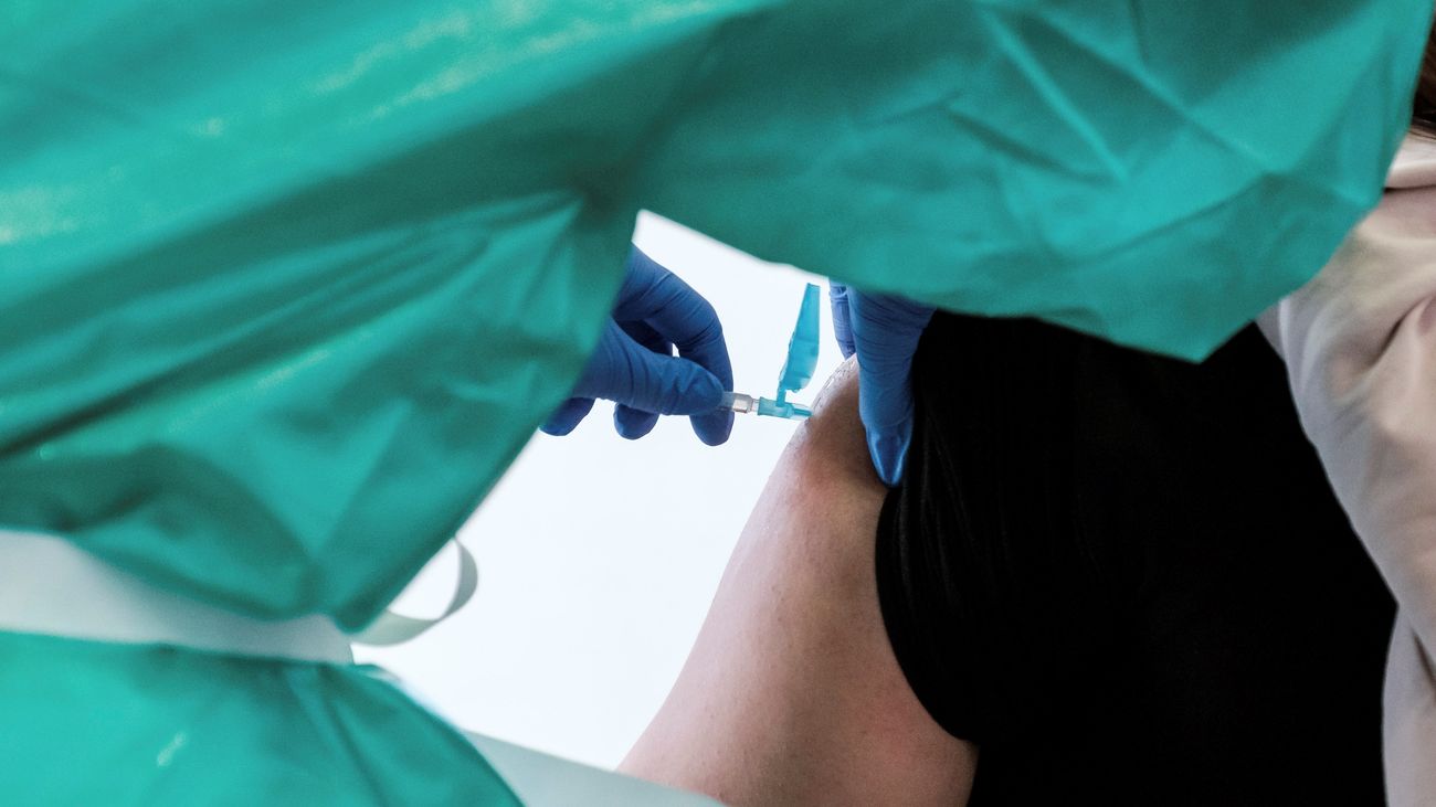 Isabel Galvín (CC.00): "Se debería haber hecho una vacunación escalonada de los profesores con planificación"