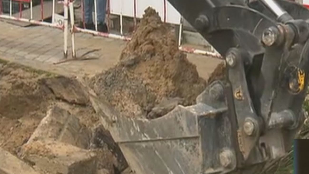 Una rotura deja sin agua a decenas de vecinos de Aluche