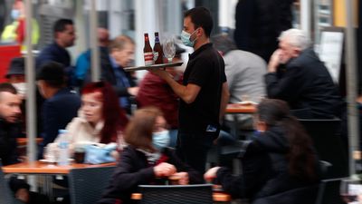 Rocío Monasterio, sobre la Semana Santa: "Somos partidarios de dejar a la gente trabajar y ganarse el pan"