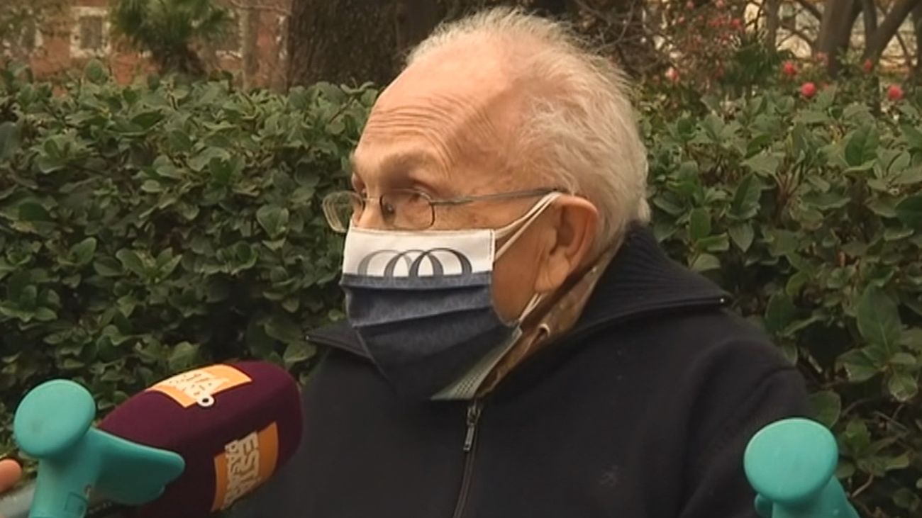 Después de un año sin salir de sus residencias, los mayores visitan el Jardín Botánico