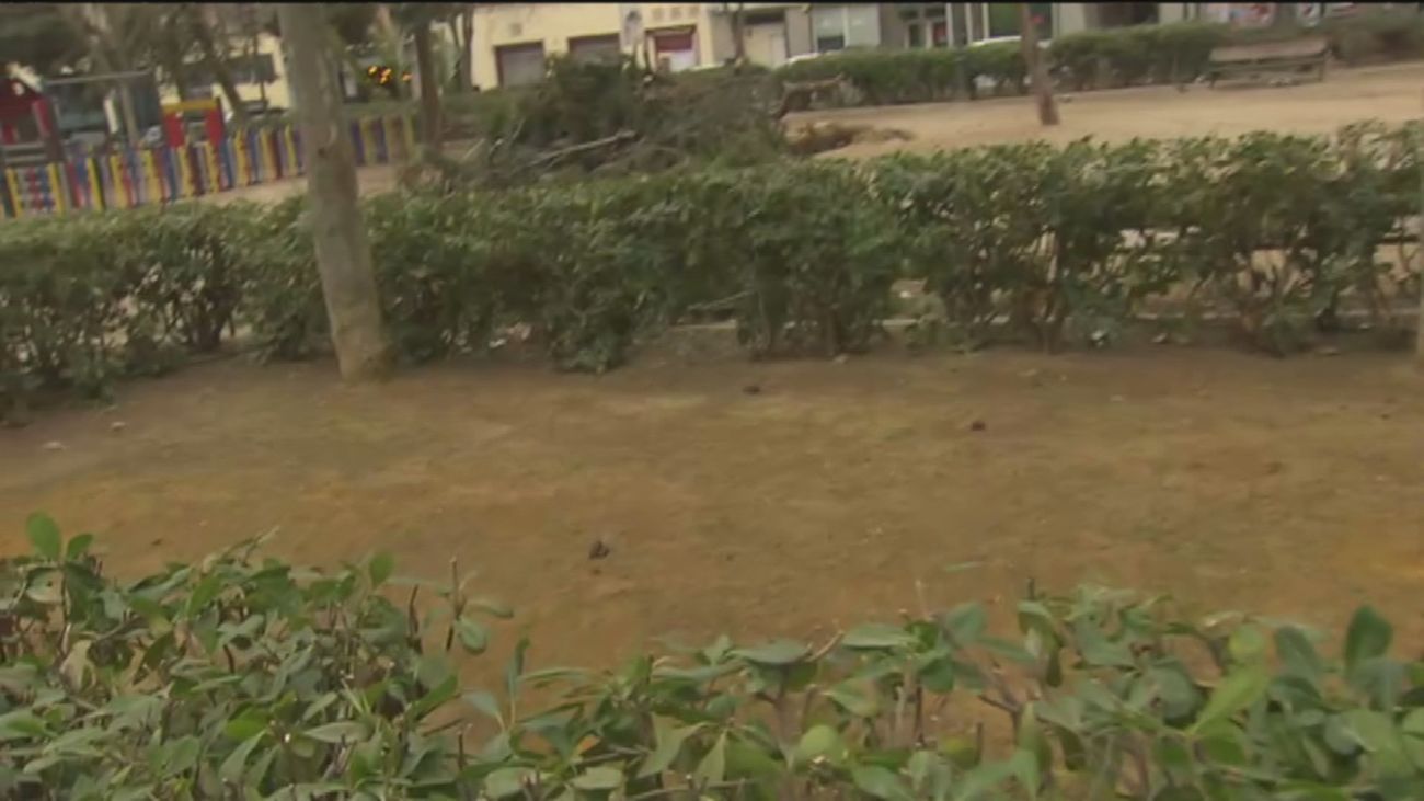 El Parque Calero de Ciudad Lineal, "lleno" de heces y orines de perro