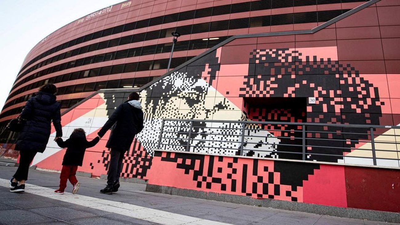 Roma inaugura el primer mural con un beso homosexual de Italia