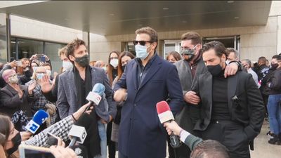 Los compañeros de OT de Álex acompañan a la familia en la despedida del artista