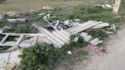 Ecologistas denuncian la acumulación de restos de materiales con amianto cerca del Parque Tecnológico de Leganés