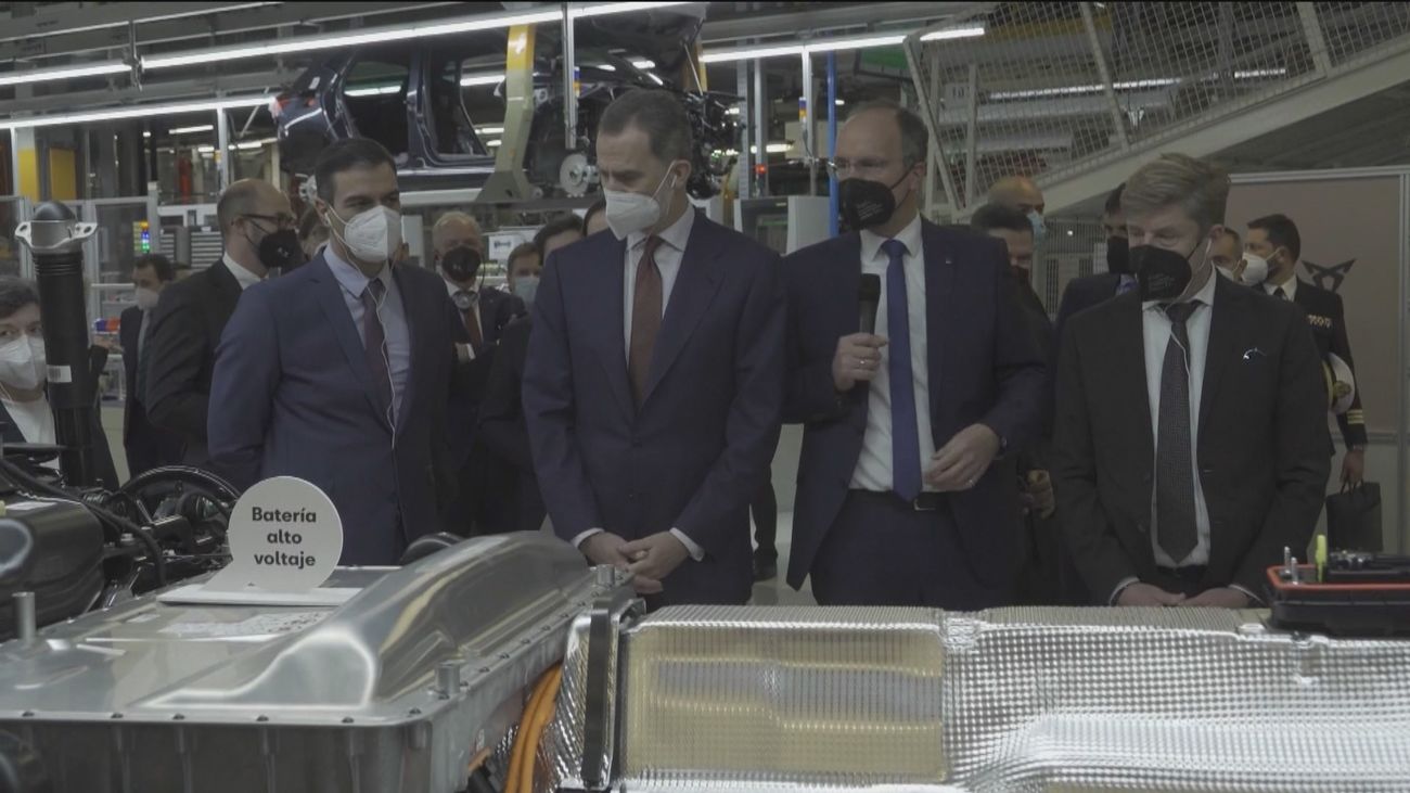 El Rey destaca que la planta de baterías en Barcelona es “señal inmejorable de compromiso” con el sector en España