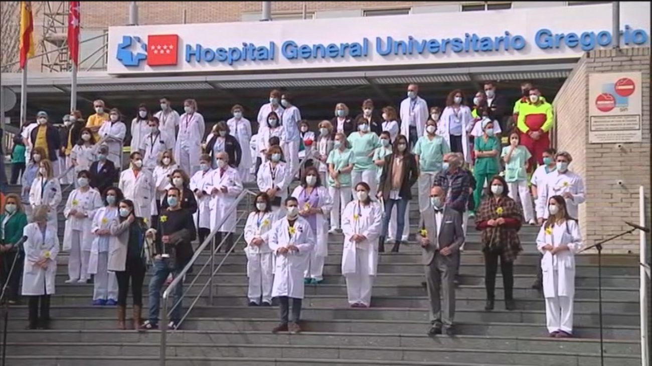 El Gregorio Marañón, uno de los hospitales con más pacientes Covid, rinde homenaje a las víctimas