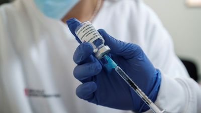 La OMS y la EMA dicen que no hay motivos para suspender la vacuna de AstraZeneca