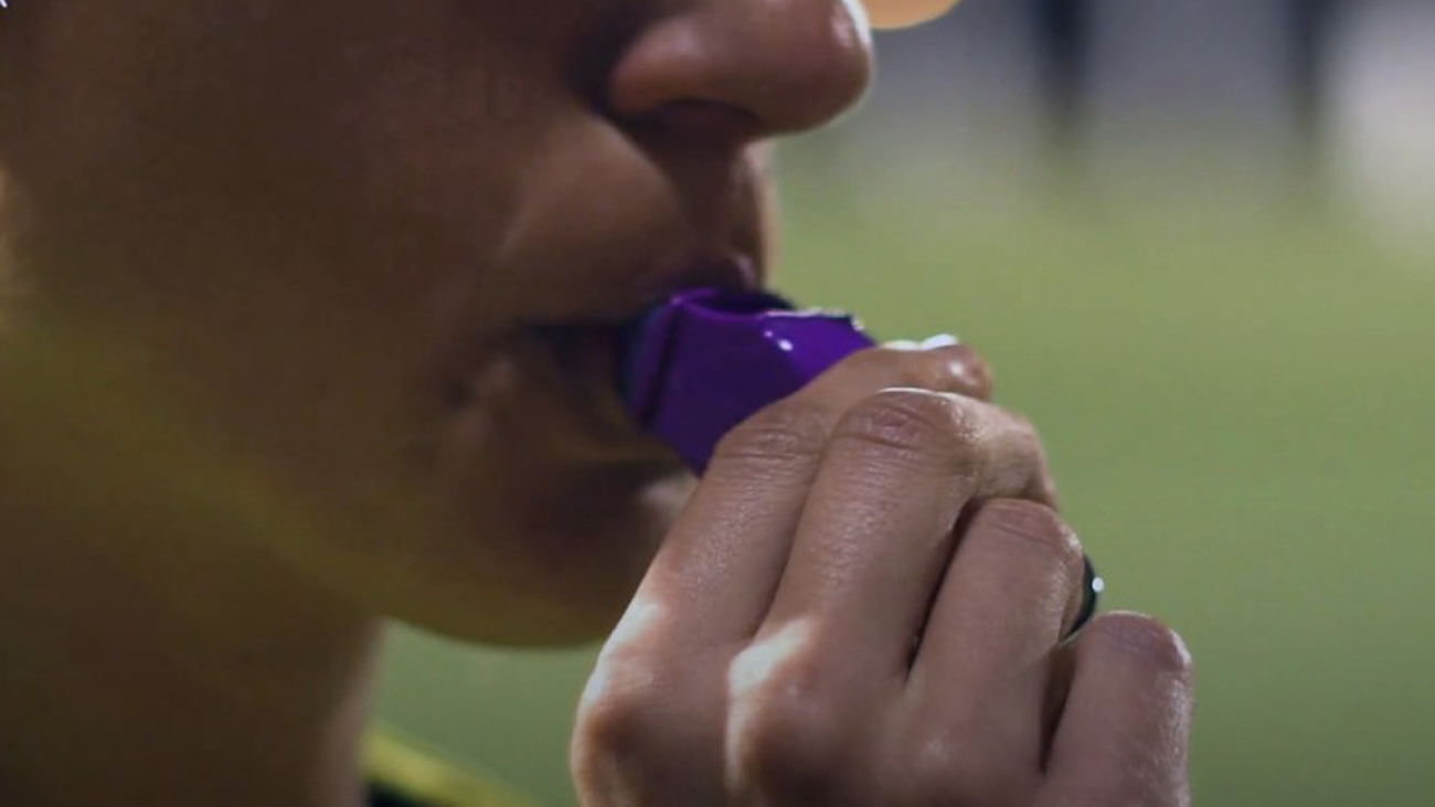 Los árbitros pitarán los partidos de la próxima jornada con silbatos morados