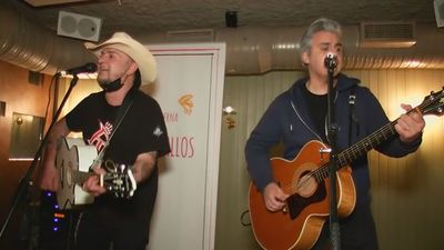 Los Rebeldes se suben al escenario del Muñoz Seca para hacer bailar a los más rockeros