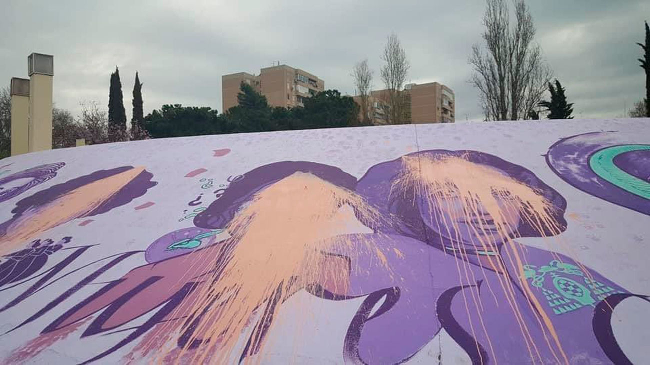 El mural feminista de Alcalá de Henares amanece vandalizado 24 horas antes del 8M