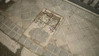 Pésimo estado de las aceras en una calle de Vallecas