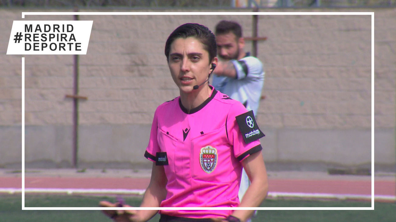 Elena, única árbitra en la Tercera madrileña: "Todos somos iguales"