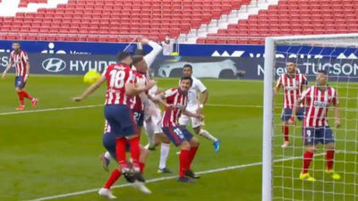 Empate con polémica en el derbi