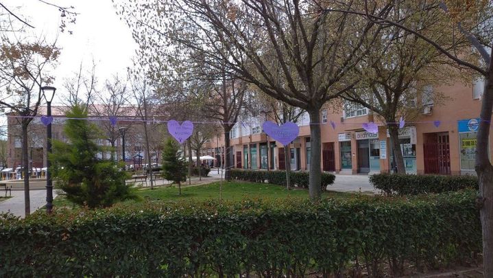 Algunos de los corazones morados que se han colocado en las calles de Getafe / Asamblea 8M Getafe