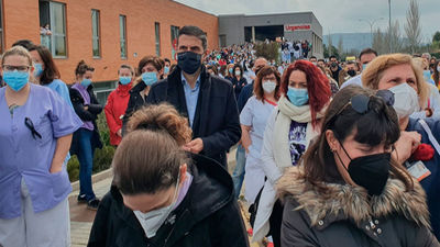 Los trabajadores del hospital de Alcalá intentan volver a la normalidad tras el asesinato del sábado