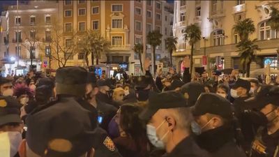 Tensión entre Policía y feministas en una manifestación sin autorización en Neptuno