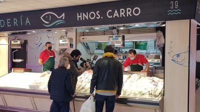 ‘Mayorchef’: la iniciativa del Ayuntamiento de Leganés que enseña a cocinar a hombres mayores