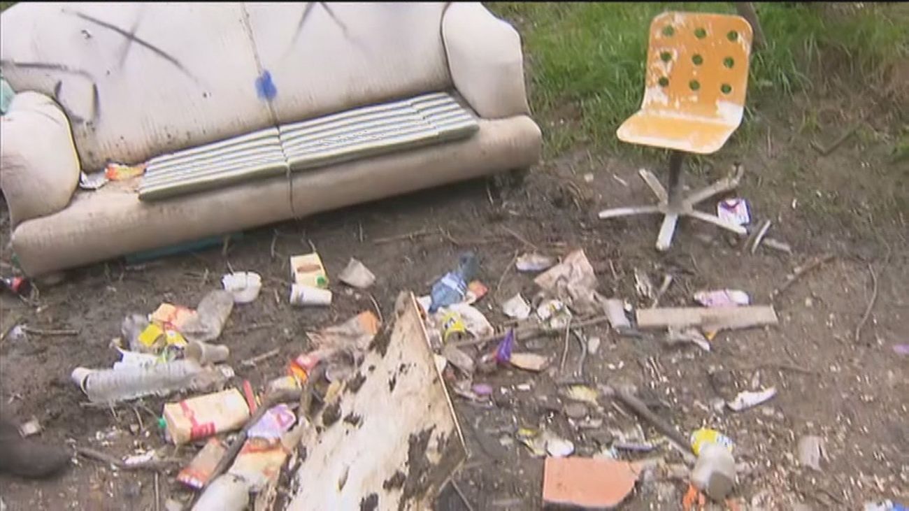 Jóvenes de botellón convierten un paraje natural de Las Rozas en un vertedero de basura