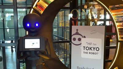 Tokyo, el “robot adivino”, llega a los hoteles de Madrid