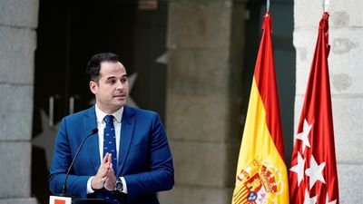 Ayuso destituye a todos los consejeros de Ciudadanos y Aguado responde: "Ha perdido la cabeza"