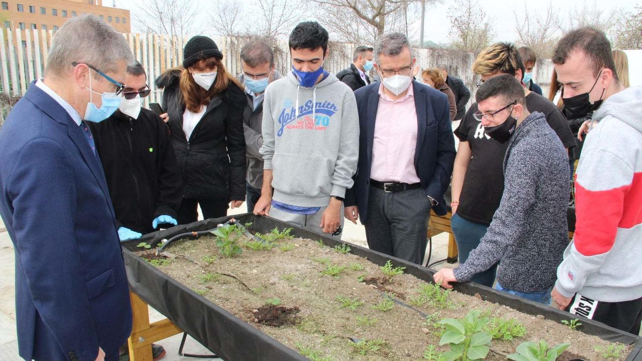 El centro APSA de Arganda cuenta con un "patio  inclusivo y adaptado" y un huerto escolar remodelado