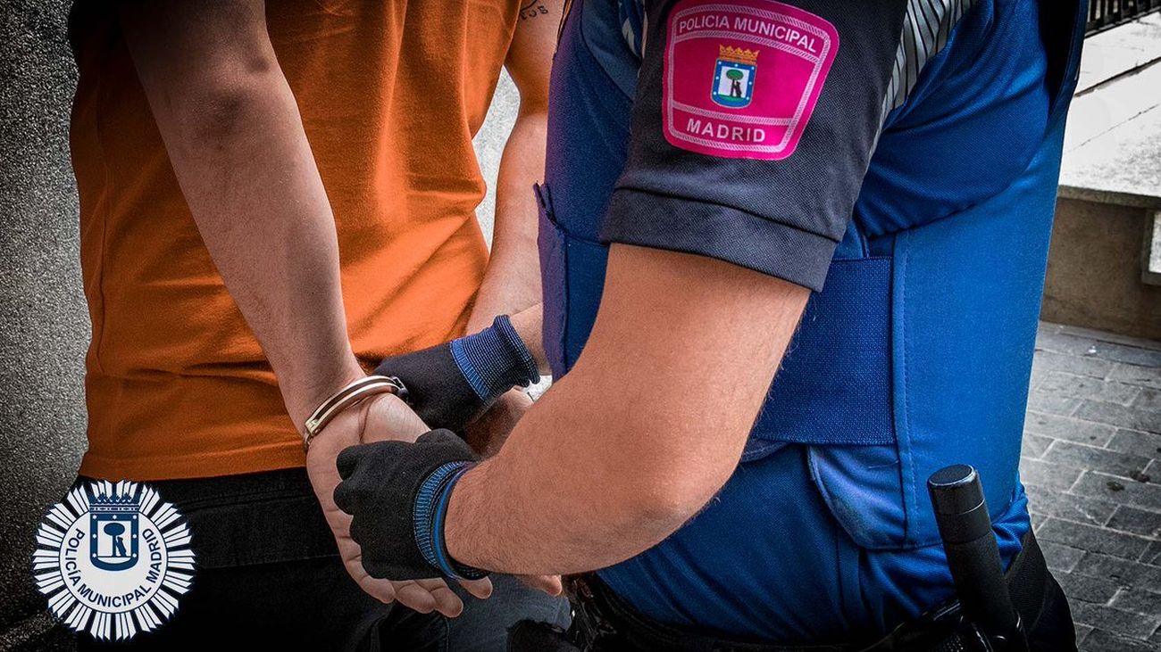 Detenido un conductor ebrio y sin carné tras una persecución policial por las calles de San Blas