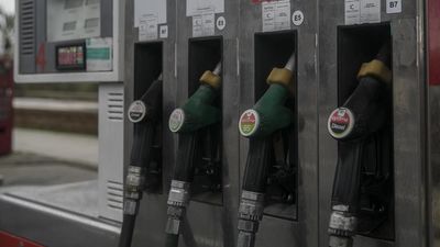 Recogen firmas contra la instalación de una gasolinera cerca de unas viviendas en Getafe