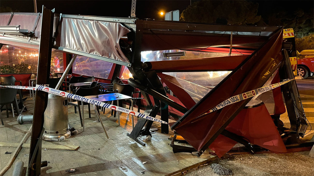 Tres heridos tras impactar un coche contra una terraza en Majadahonda
