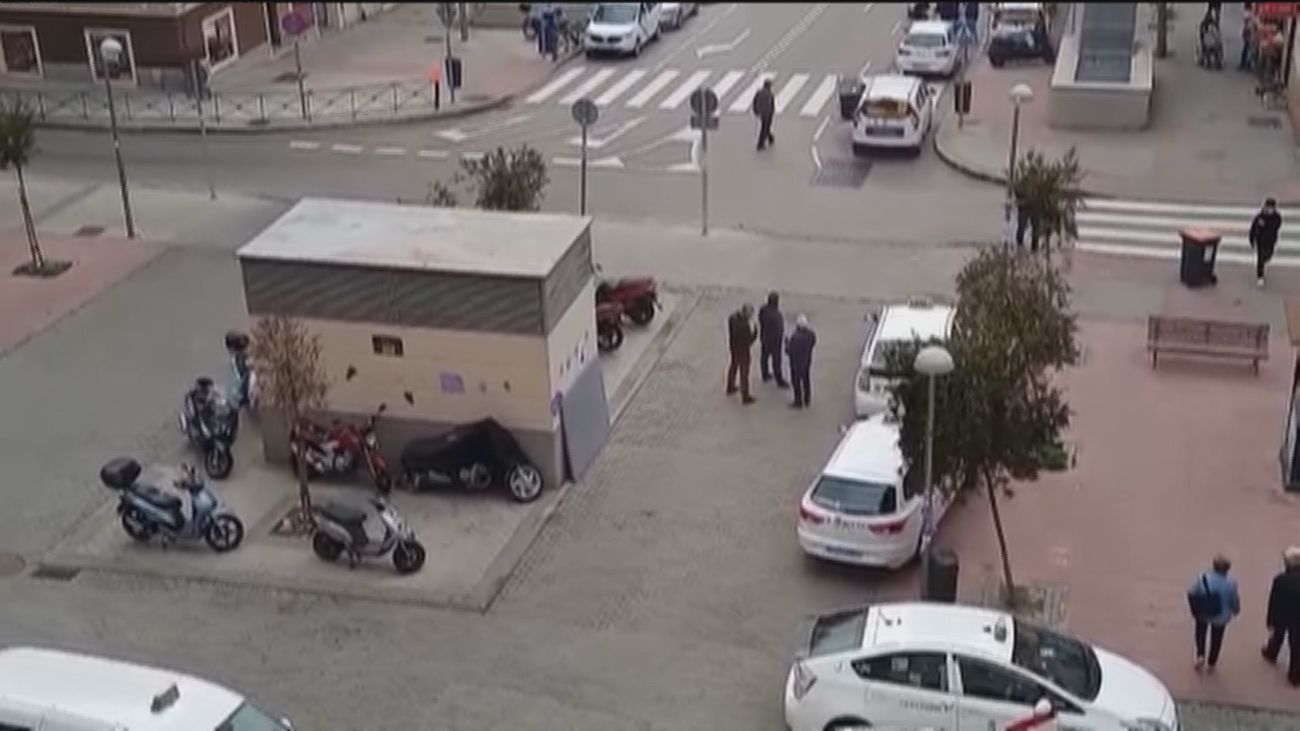 Denuncian una invasión de taxis en una plaza peatonal del Barrio de la Concepción