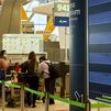 Miles de madrileños siguen esperando el dinero de sus vuelos cancelados por la pandemia