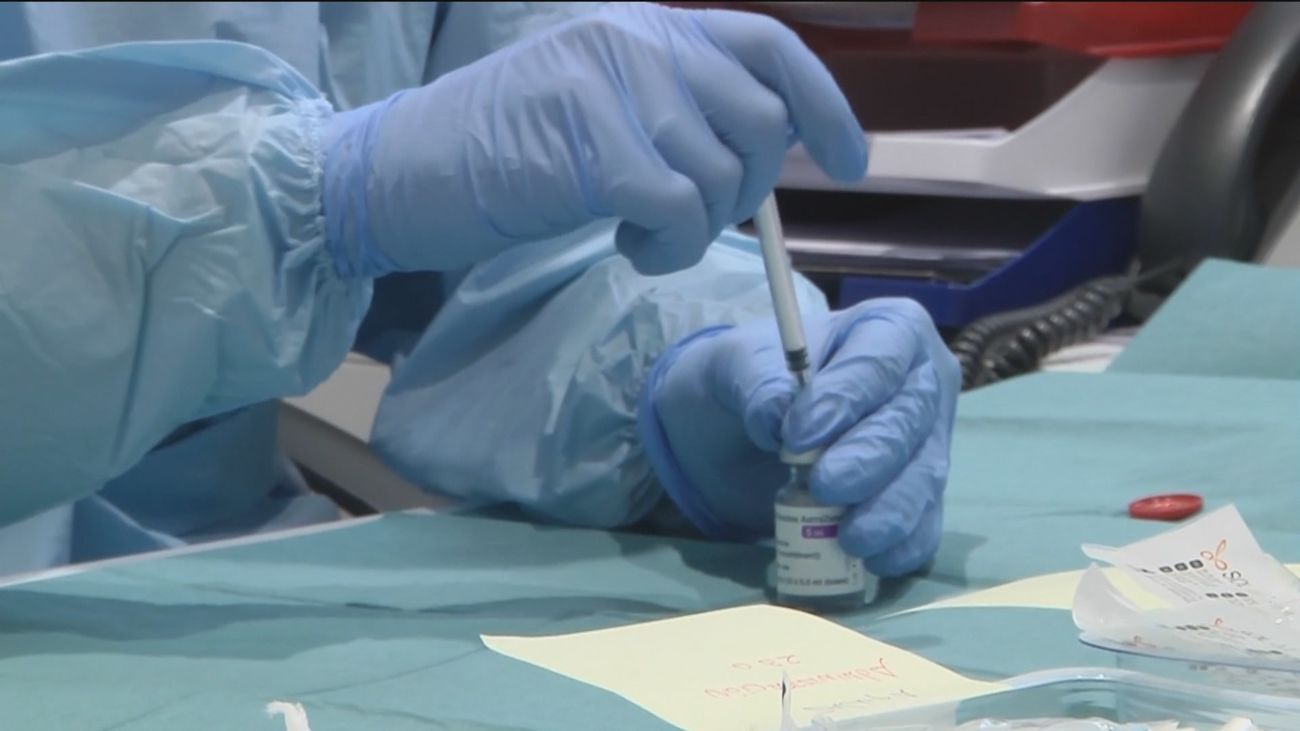 Andalucía y Castilla y León paralizan el lote de AstraZeneca investigado que Sanidad repartió  el 12 de febrero