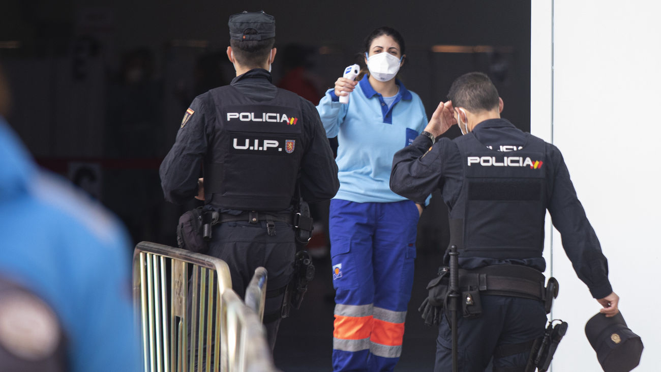 Policías piden mayor control de su salud tras ser vacunados con AstraZeneca