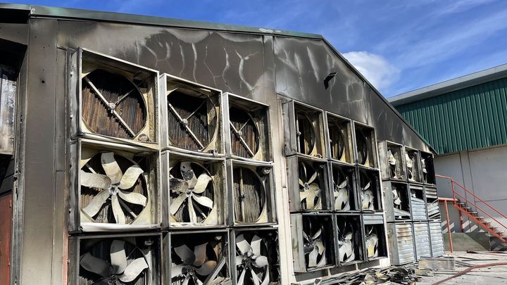 Estado en el que han quedado las instalaciones de la granja avícola / MADRID 112