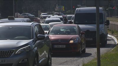 Denuncian atascos kilométricos en Arturo Soria a la altura del centro comercial