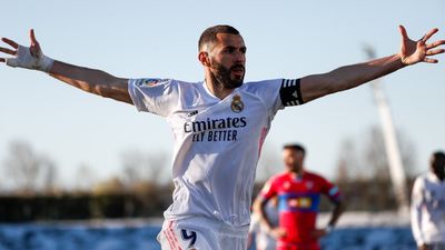 2-1 Benzema rescata con un doblete al Real Madrid