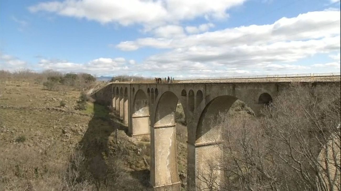 Riesgo y subidas de adrenalina haciendo puenting en Gascones