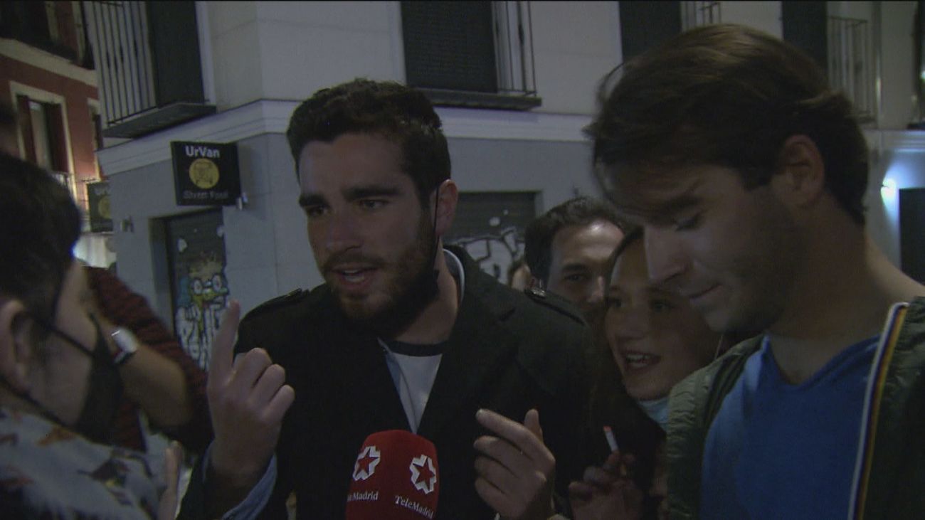 Huyen de las restricciones en Francia en busca de fiesta