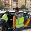 Seis detenidos en Retiro, uno de ellos acusado de abuso sexual, por retener a varias jóvenes en un piso turístico