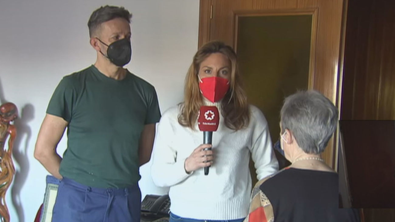 Las sospechas de los vecinos llevaron a pillar in fraganti al estafador de una anciana viuda en Carabanchel