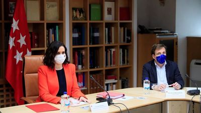 La candidatura de Iglesias en Madrid cambia el lema del PP a "comunismo o libertad" y provoca la diversión en Vox