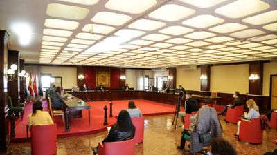 El Pleno de Móstoles reprueba al PP por "ocultar" el positivo de Covid de un edil