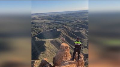 Rescatan en helicóptero en Alcalá de Henares a un joven que cayó por un terraplén al hacerse una foto