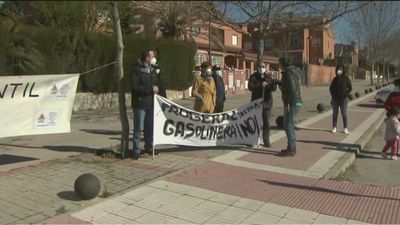 Vecinos de Getafe protestan por la instalación de una gasolinera a 100 metros de sus casas