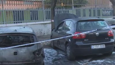 Arden en plena calle al menos 5 coches en Torrejón