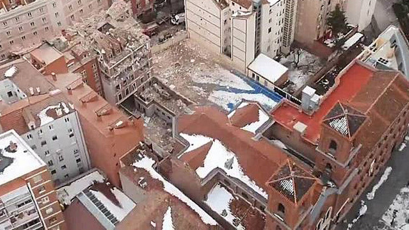 Vista aérea de la iglesia de la Virgen de la Paloma afectada por la explosión de la calle Toledo