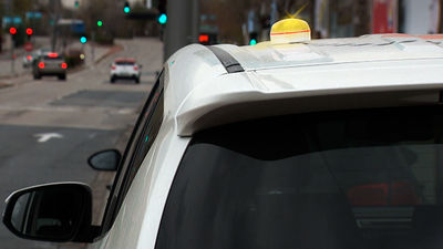 La DGT avisa: solo estas balizas V16 serán legales en 2026