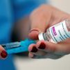 Madrid pide calma a los vacunados con AstraZeneca, a  los que mantiene un dispositivo de seguimiento