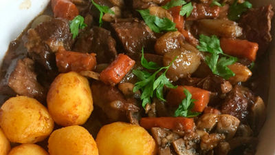 Así se prepara el 'Boeuf Bourgignon', una delicia de la cocina francesa