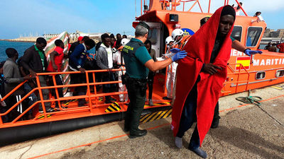 Rescatadas 115 personas de una patera cerca de la costa de Lanzarote